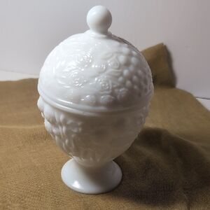 Avon White Decorative Milk Glass Egg Shaped Candy Dish With Lid
